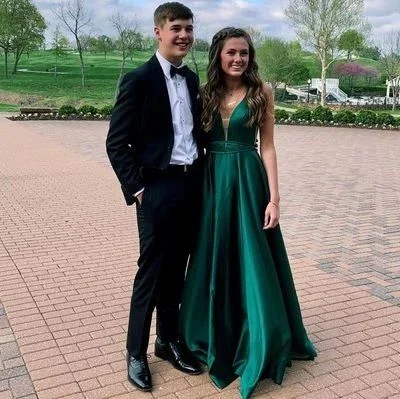 Vintage-Inspired Garments Effortless Sophistication Simple Green Prom Dress Long A-line Satin Sleeveless Junior Party Dress    cg10528